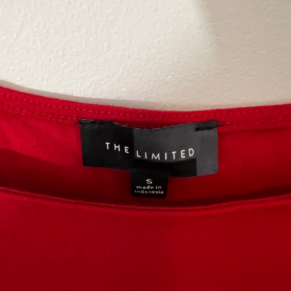 The Limited Button Detail Top - Picture 3 of 6